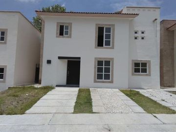 REMATO CASA EN CUMBRES DEL LAGO JURIQUILLA QUERETARO