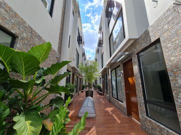FOR SALE: BRAND NEW TOWNHOUSE IN SAN JUAN