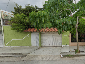 CASA CON 3 HABITACIONES A 5 MIN DE CHEDRAUI EN LA COL ALBANIA BAJA