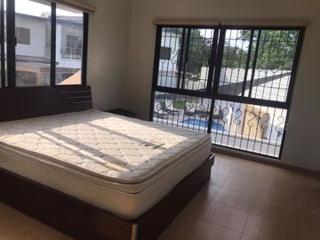 MODERN SINGLE FAMILY TYPE HOME WITH POOL IN ANGELES CITY