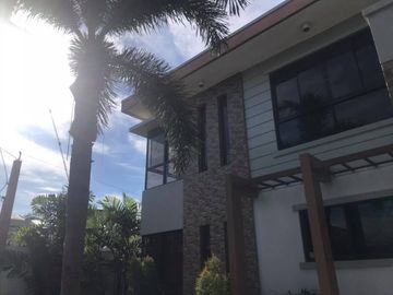 MODERN SINGLE FAMILY TYPE HOME WITH POOL IN ANGELES CITY