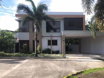 MODERN SINGLE FAMILY TYPE HOME WITH POOL IN ANGELES CITY