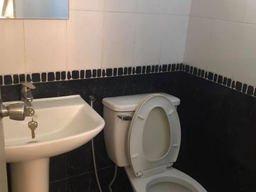 MODERN SINGLE FAMILY TYPE HOME WITH POOL IN ANGELES CITY