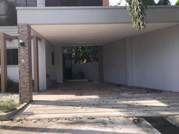 MODERN SINGLE FAMILY TYPE HOME WITH POOL IN ANGELES CITY