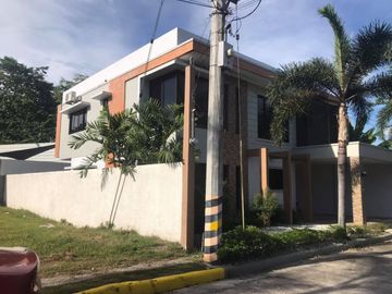 MODERN SINGLE FAMILY TYPE HOME WITH POOL IN ANGELES CITY
