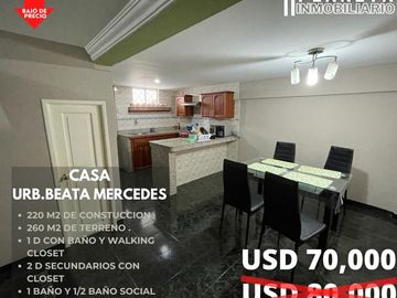 Se venta casa de tres dormitorios en Urb. Beata Mercedes Molina.