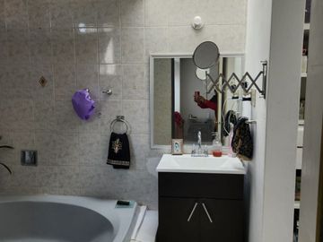VENTA DE CASA CON ALBERCA EN FRACC. COLINAS DEL CIMATARIO