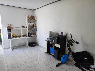 VENTA DE CASA CON ALBERCA EN FRACC. COLINAS DEL CIMATARIO
