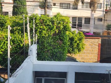VENTA DE CASA CON ALBERCA EN FRACC. COLINAS DEL CIMATARIO