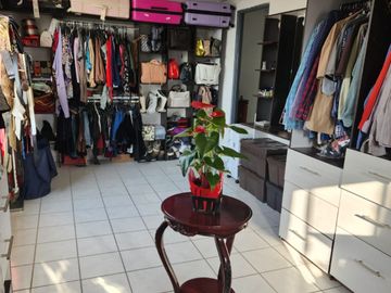 VENTA DE CASA CON ALBERCA EN FRACC. COLINAS DEL CIMATARIO
