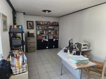 VENTA DE CASA CON ALBERCA EN FRACC. COLINAS DEL CIMATARIO