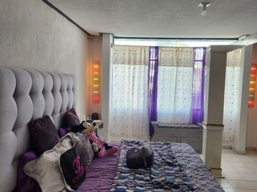 VENTA DE CASA CON ALBERCA EN FRACC. COLINAS DEL CIMATARIO