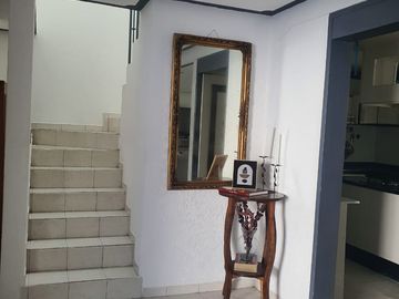 VENTA DE CASA CON ALBERCA EN FRACC. COLINAS DEL CIMATARIO