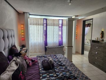 VENTA DE CASA CON ALBERCA EN FRACC. COLINAS DEL CIMATARIO