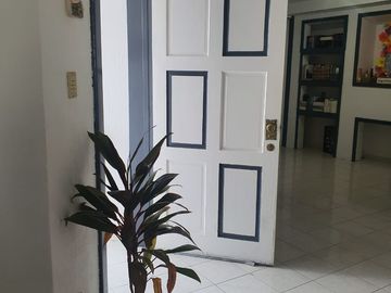 VENTA DE CASA CON ALBERCA EN FRACC. COLINAS DEL CIMATARIO