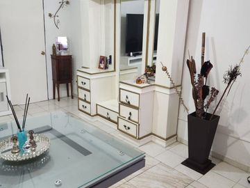 VENTA DE CASA CON ALBERCA EN FRACC. COLINAS DEL CIMATARIO