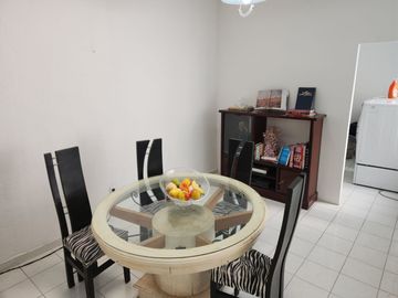 VENTA DE CASA CON ALBERCA EN FRACC. COLINAS DEL CIMATARIO