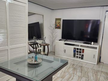 VENTA DE CASA CON ALBERCA EN FRACC. COLINAS DEL CIMATARIO
