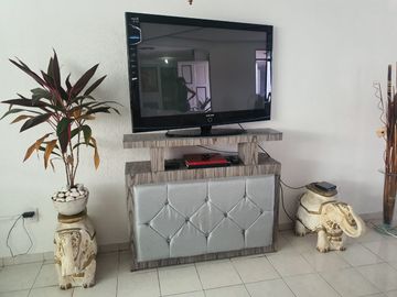 VENTA DE CASA CON ALBERCA EN FRACC. COLINAS DEL CIMATARIO