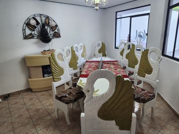 VENTA DE CASA CON ALBERCA EN FRACC. COLINAS DEL CIMATARIO