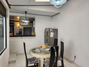 VENTA DE CASA CON ALBERCA EN FRACC. COLINAS DEL CIMATARIO
