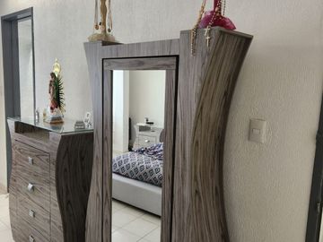 VENTA DE CASA CON ALBERCA EN FRACC. COLINAS DEL CIMATARIO
