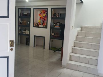 VENTA DE CASA CON ALBERCA EN FRACC. COLINAS DEL CIMATARIO