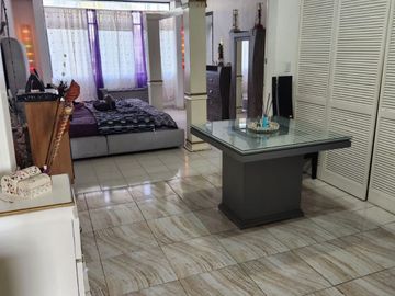 VENTA DE CASA CON ALBERCA EN FRACC. COLINAS DEL CIMATARIO