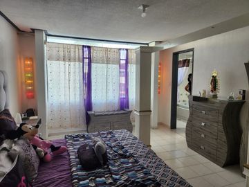 VENTA DE CASA CON ALBERCA EN FRACC. COLINAS DEL CIMATARIO
