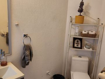 VENTA DE CASA CON ALBERCA EN FRACC. COLINAS DEL CIMATARIO