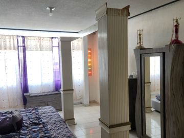 VENTA DE CASA CON ALBERCA EN FRACC. COLINAS DEL CIMATARIO