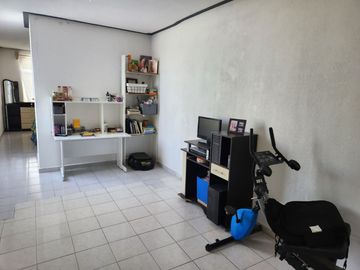 VENTA DE CASA CON ALBERCA EN FRACC. COLINAS DEL CIMATARIO