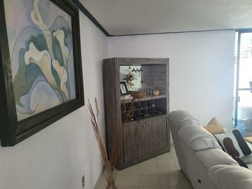 VENTA DE CASA CON ALBERCA EN FRACC. COLINAS DEL CIMATARIO