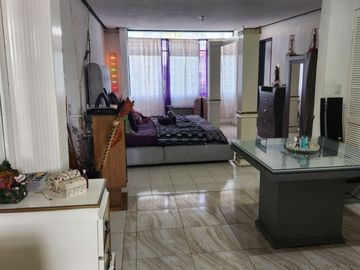 VENTA DE CASA CON ALBERCA EN FRACC. COLINAS DEL CIMATARIO