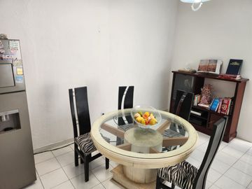 VENTA DE CASA CON ALBERCA EN FRACC. COLINAS DEL CIMATARIO