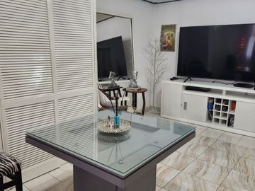 VENTA DE CASA CON ALBERCA EN FRACC. COLINAS DEL CIMATARIO
