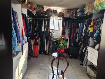 VENTA DE CASA CON ALBERCA EN FRACC. COLINAS DEL CIMATARIO