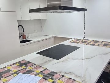 En venta departamento full amoblado en Bellini IV Puerto Santa Ana Guayaquil