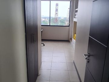 En venta departamento full amoblado en Bellini IV Puerto Santa Ana Guayaquil