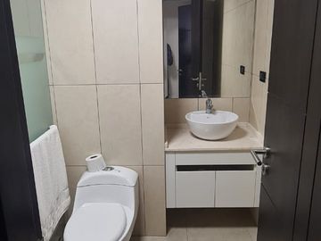 En venta departamento full amoblado en Bellini IV Puerto Santa Ana Guayaquil