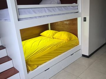 En venta departamento full amoblado en Bellini IV Puerto Santa Ana Guayaquil