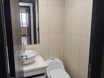 En venta departamento full amoblado en Bellini IV Puerto Santa Ana Guayaquil