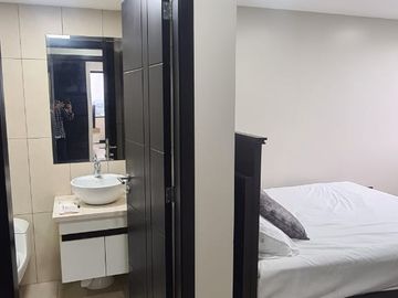 En venta departamento full amoblado en Bellini IV Puerto Santa Ana Guayaquil