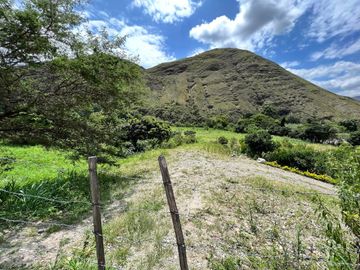 Terreno con río en venta en Quinara