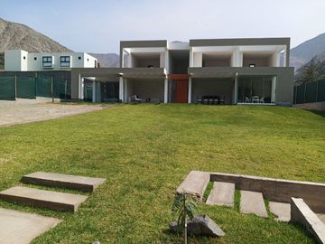 Venta de casa en La Quebrada Cieneguilla