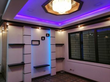 Newly renovate Spacious 3 Storey with 6 Bedrooms 6 Car Garage House and Lot For Sale in Kamias QC PH2555
