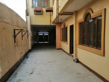 Newly renovate Spacious 3 Storey with 6 Bedrooms 6 Car Garage House and Lot For Sale in Kamias QC PH2555