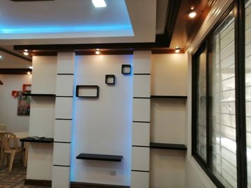 Newly renovate Spacious 3 Storey with 6 Bedrooms 6 Car Garage House and Lot For Sale in Kamias QC PH2555