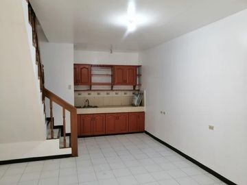 Newly renovate Spacious 3 Storey with 6 Bedrooms 6 Car Garage House and Lot For Sale in Kamias QC PH2555