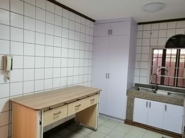 Newly renovate Spacious 3 Storey with 6 Bedrooms 6 Car Garage House and Lot For Sale in Kamias QC PH2555